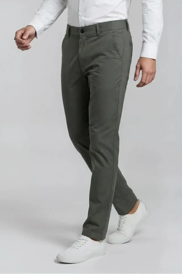Blutailor Olive Chino – a refined olive-toned trouser featuring a custom tailored fit with a clean, modern silhouette, designed for versatile smart-casual and semi-formal elegance.