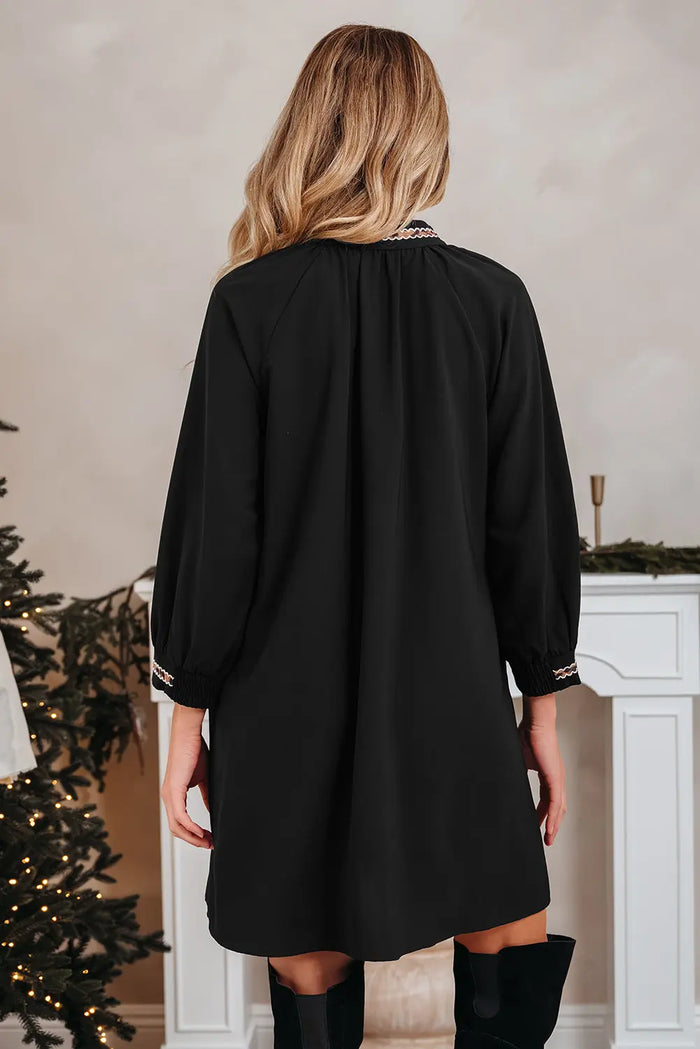 Contrast Trim V Neck Bracelet Sleeve Shift Mini Dress - Dresses/Mini Dresses