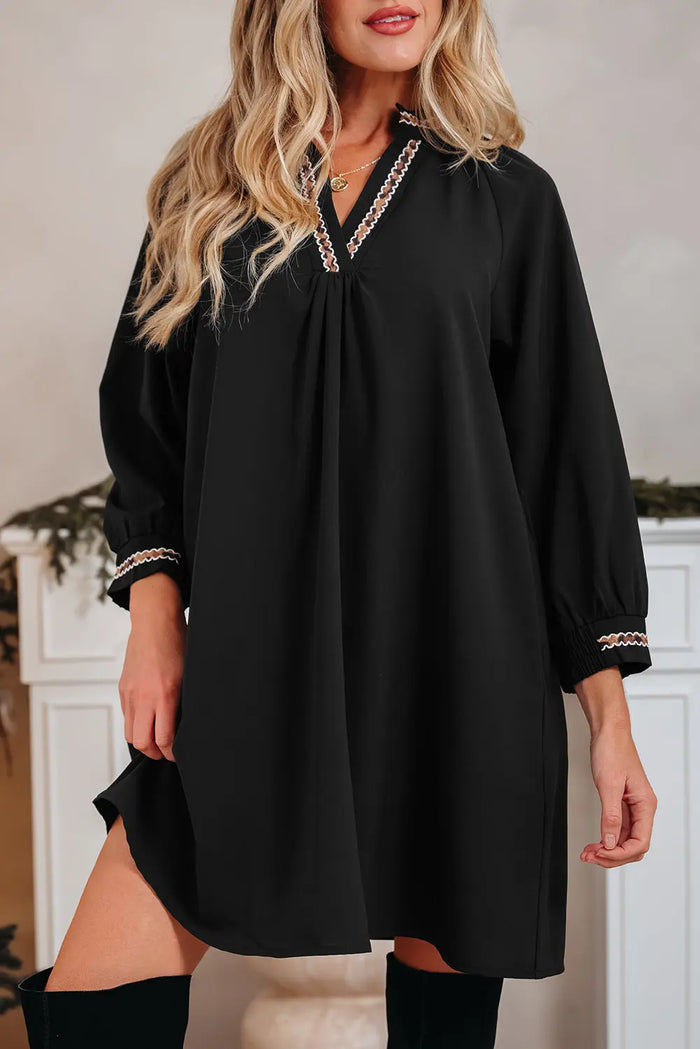 Contrast Trim V Neck Bracelet Sleeve Shift Mini Dress - Dresses/Mini Dresses