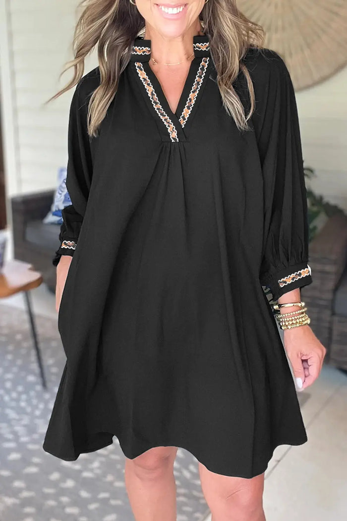 Contrast Trim V Neck Bracelet Sleeve Shift Mini Dress - Dresses/Mini Dresses