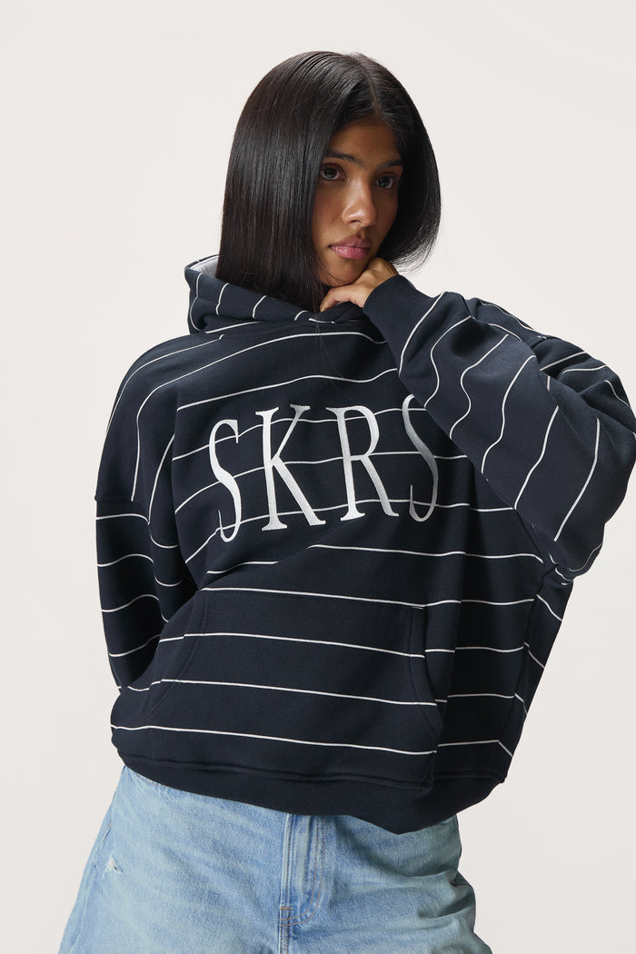 Model is 5'9" and wears a size S