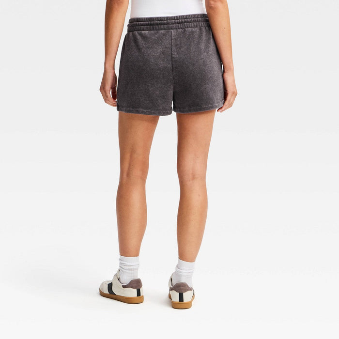 Fourth Wing Dragon fleece pull-on shorts Black Wash detalle gráfico
