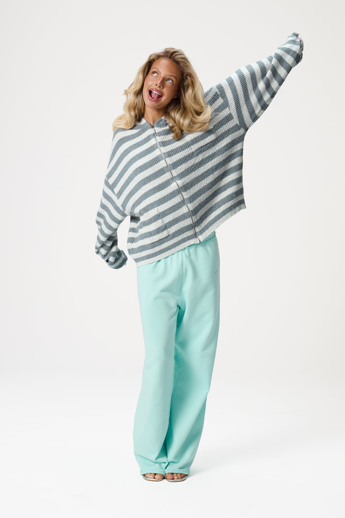 Model is 5'9" and wears a size S.