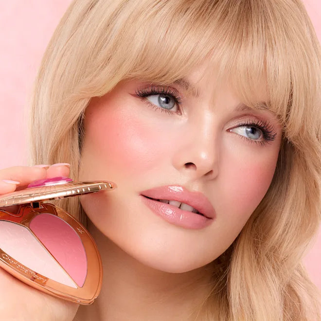 Paleta facial Charlotte Tilbury con rubor y polvo en corazón