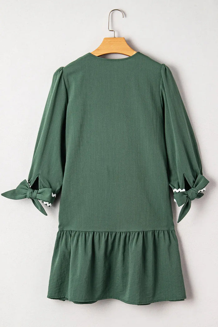 Contrast Ricrac Trim Button V-Neck Knotted Bracelet Sleeve Shift Dress - Dresses/Mini Dresses