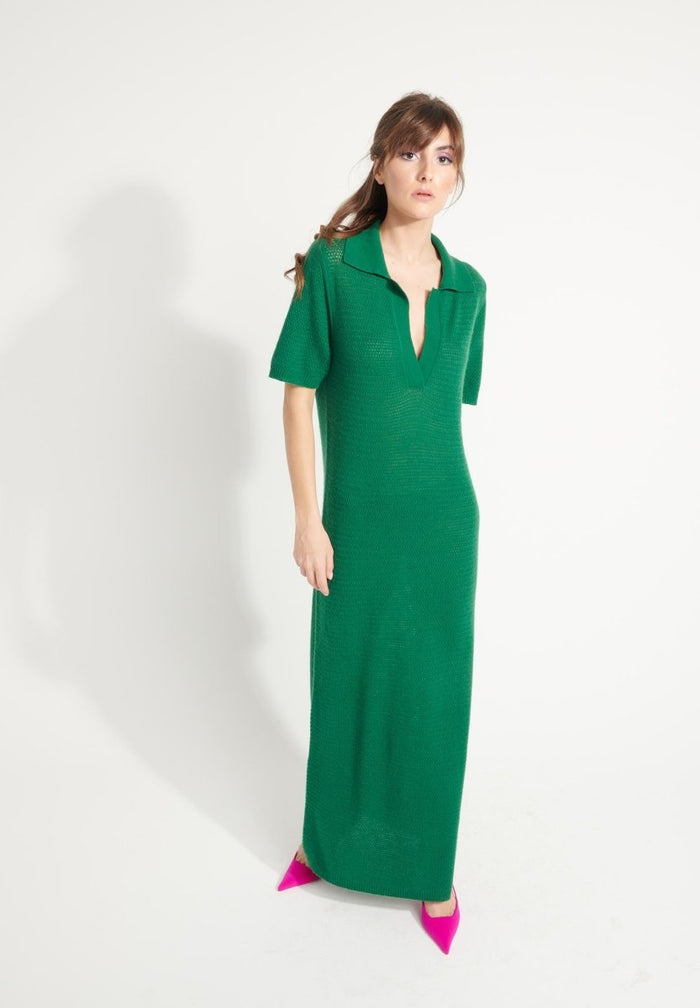 AVA 18 Longue robe col polo en cachemire à maille pointelle vert émeraude