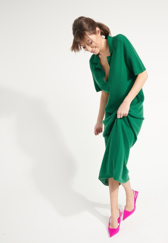 AVA 18 Longue robe col polo en cachemire à maille pointelle vert émeraude