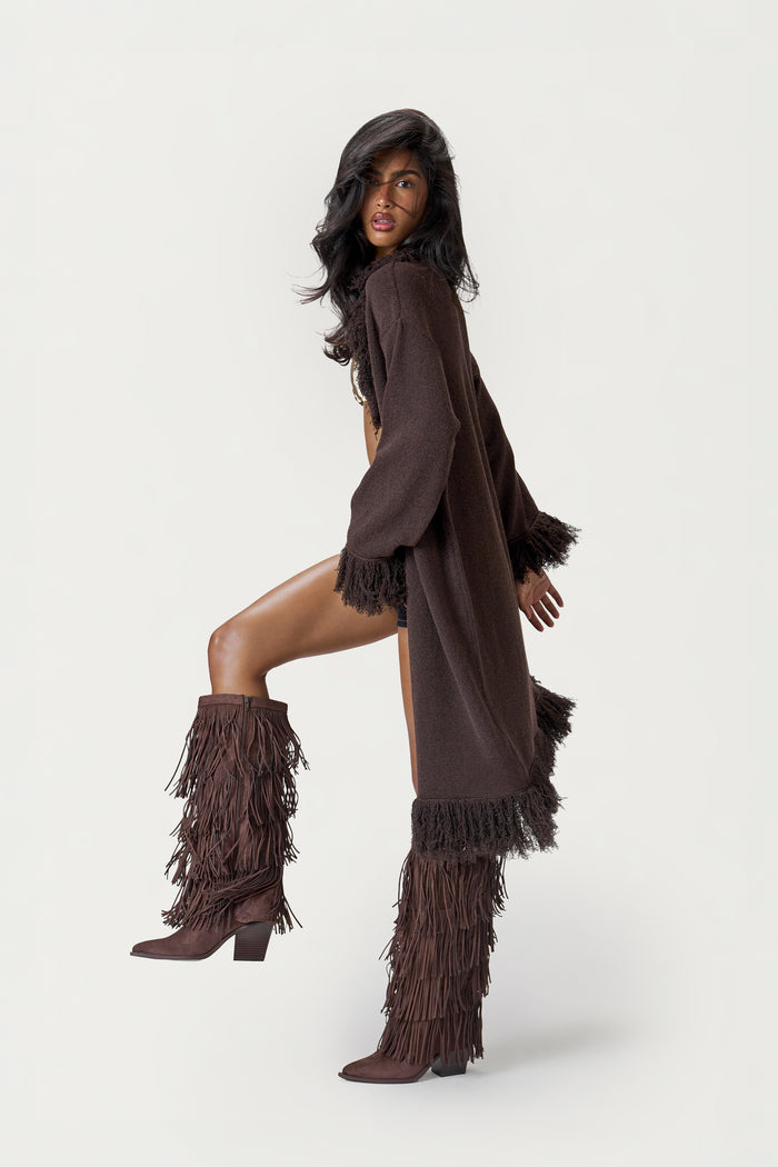 Model's height is 5'9" and wears a size s.