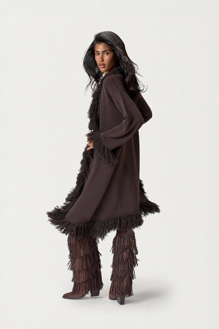 Model's height is 5'9" and wears a size s.