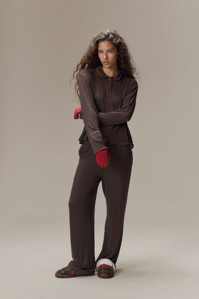 Model Lucia is 5'9" and wears a size S.
