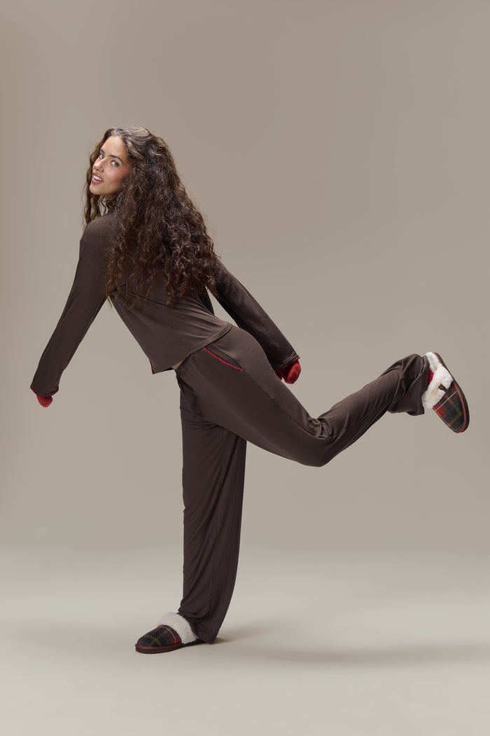 Model Lucia is 5'9" and wears a size S.