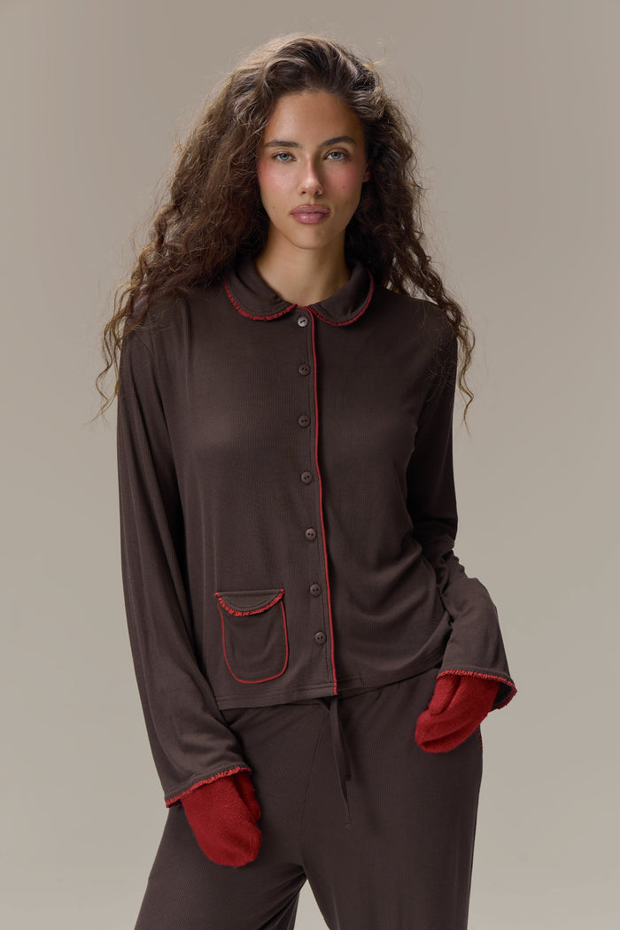Model Lucia is 5'9" and wears a size S.