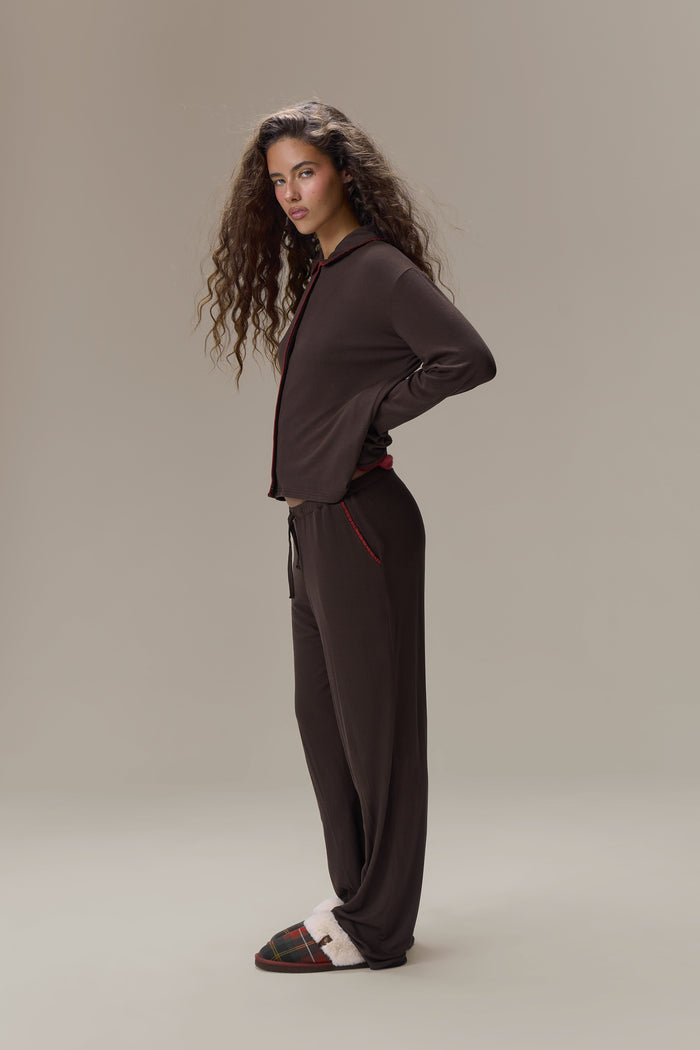 Model Lucia is 5'9" and wears a size S.