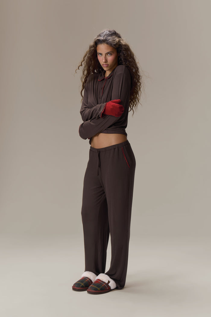 Model Lucia is 5'9" and wears a size S.