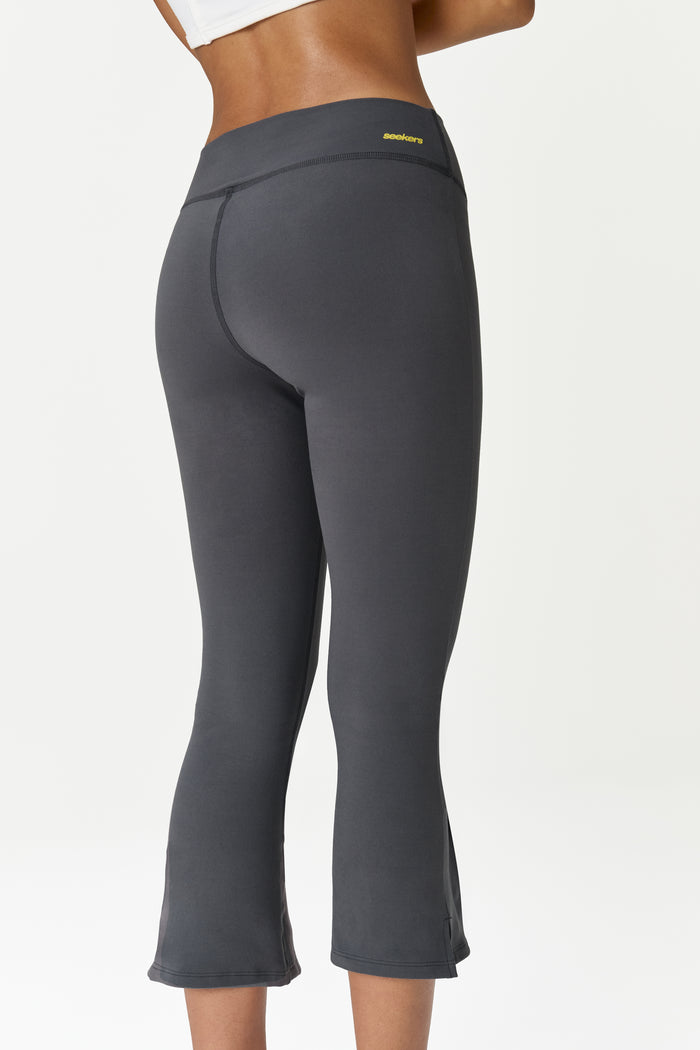 Model is 5'9" and wears a size S.