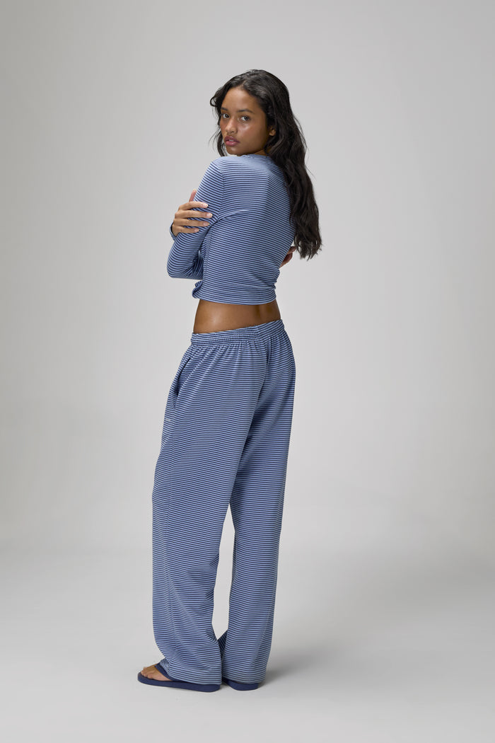 Model is 5'9" and wears a size S.