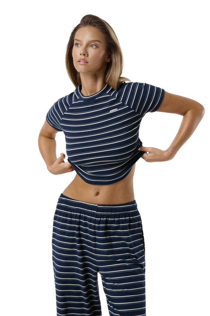 Model is 5'9" and wears a size S.