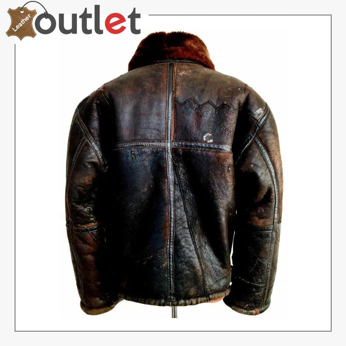 Close up of the oversized shearling collar and heavy metal zip on the WW2 B3 bomber jacket